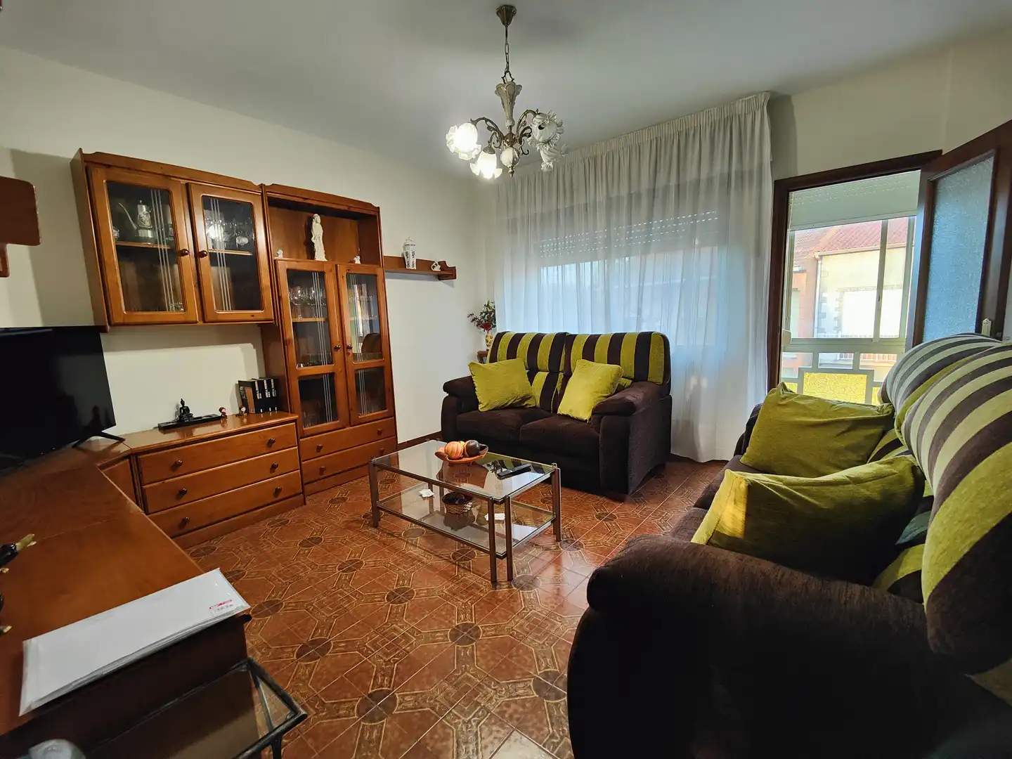 Sala d'estar de Casa o xalet en venda en Rianxo amb Calefacció, Jardí privat i Moblat