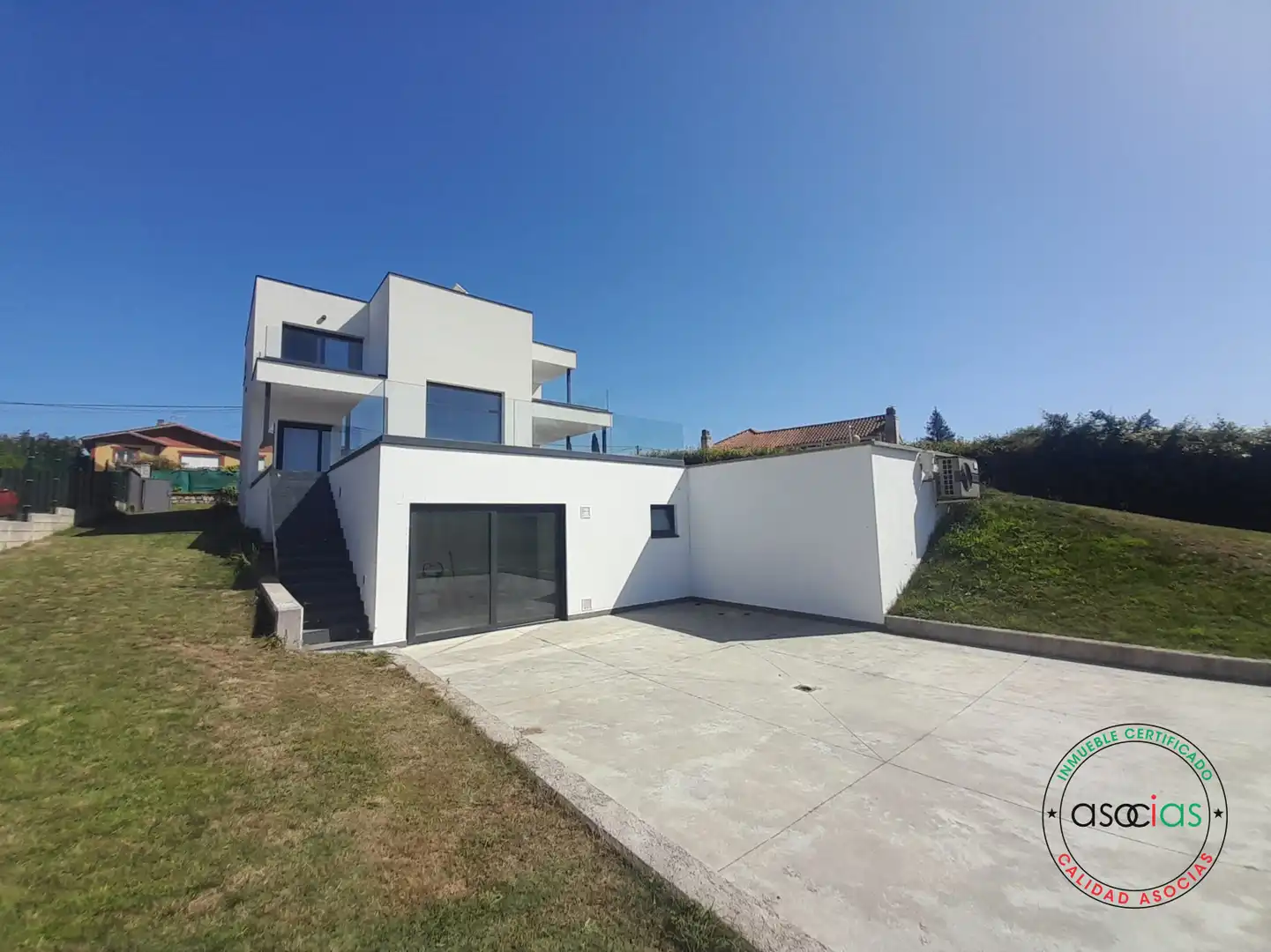 Vista exterior de Casa o xalet en venda en Gijón  amb Calefacció, Jardí privat i Terrassa