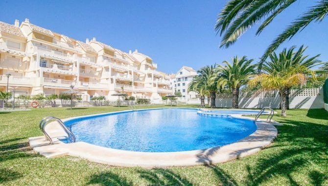 Schwimmbecken von Wohnung zum Verkauf in Dénia mit Klimaanlage, Privatgarten und Terrasse