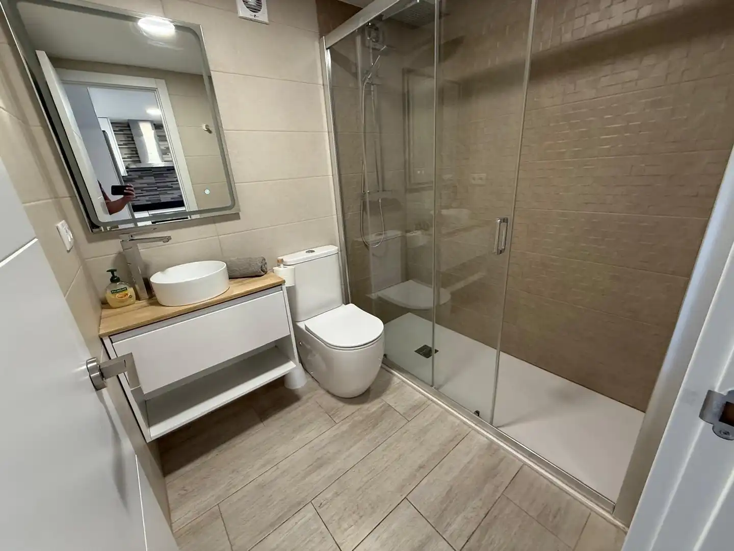 Baño de Piso en venta en Benidorm con Aire acondicionado, Calefacción y Jardín privado