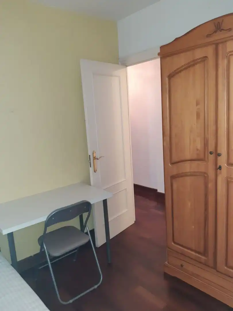 Habitación de Piso de alquiler en Sevilla con Aire acondicionado, Amueblado y Horno