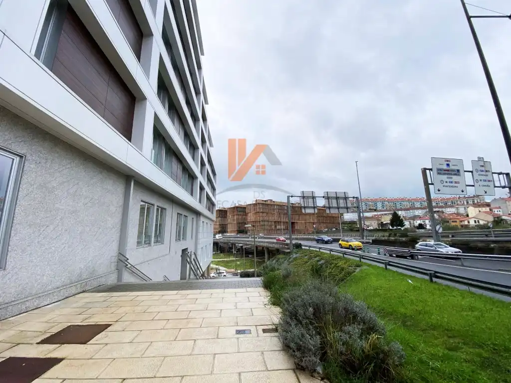 Vista exterior de Garatge en venda en Santiago de Compostela 