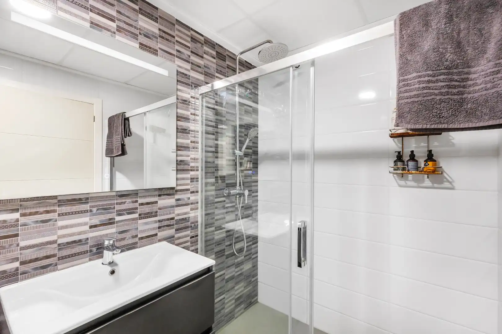 Bathroom of Ground floor for sale in Pilar de la Horadada  with Air Conditioner, Terrace and Swimming Pool