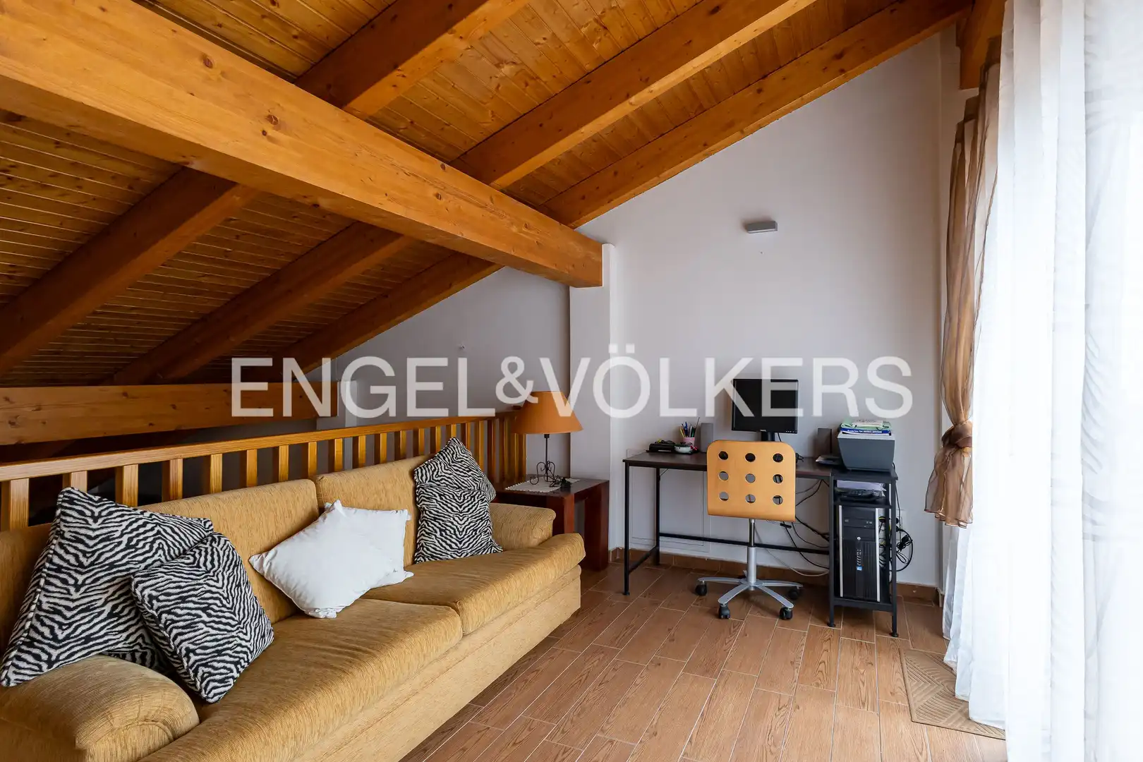 Sala de estar de Casa o chalet en venta en Venturada con Aire acondicionado, Calefacción y Jardín privado