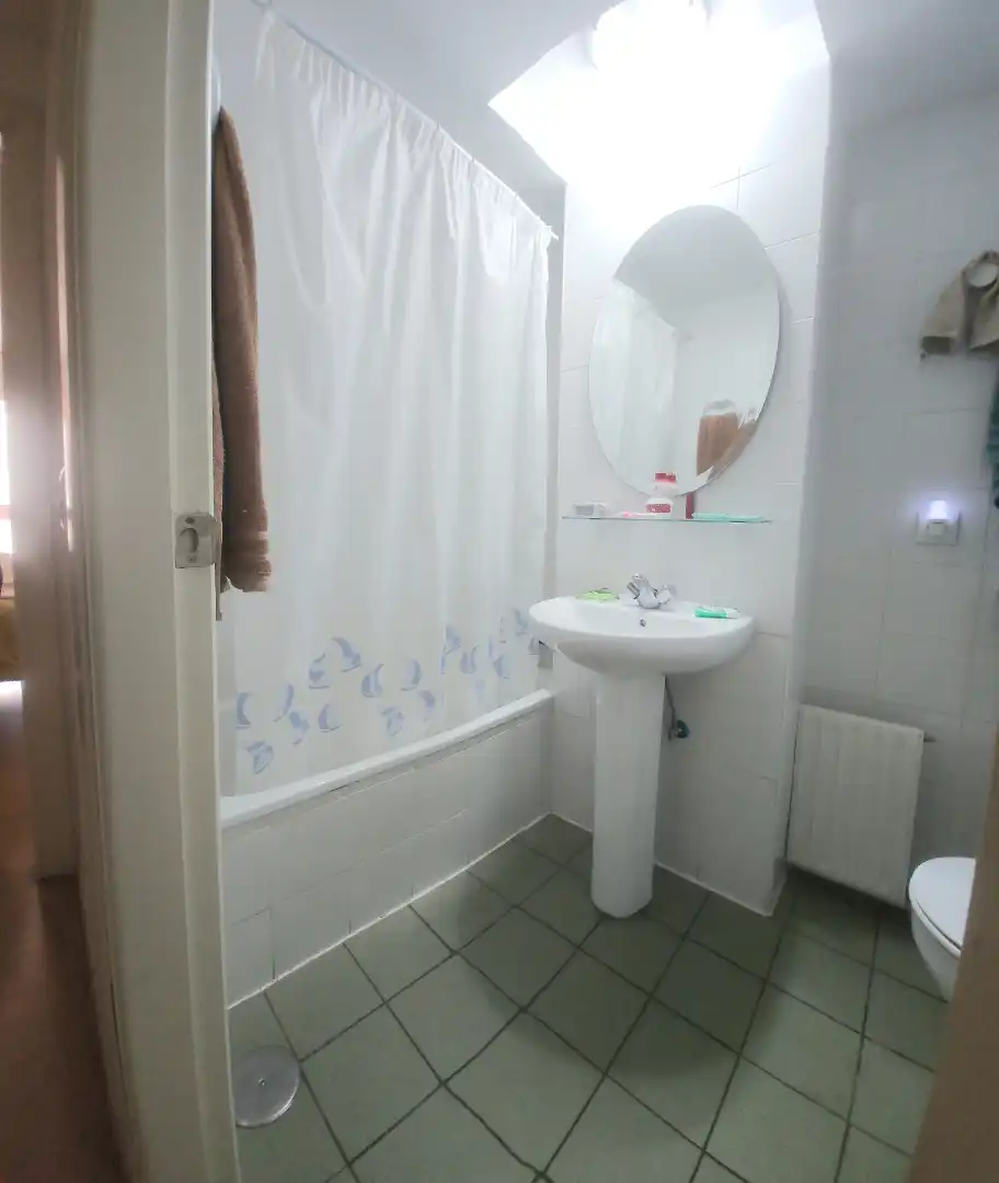 Bathroom of Flat for sale in Granada  with Heating and Terrace