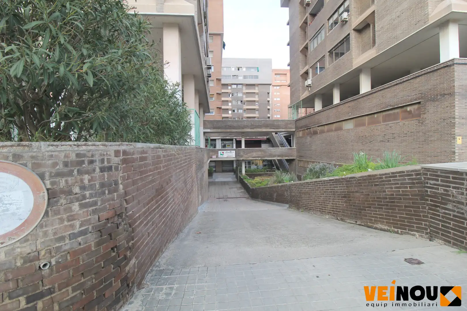 Aparcament de Pis en venda en Esplugues de Llobregat amb Calefacció, Parquet i Balcó