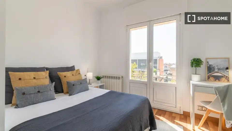 Room in Les Tres Torres