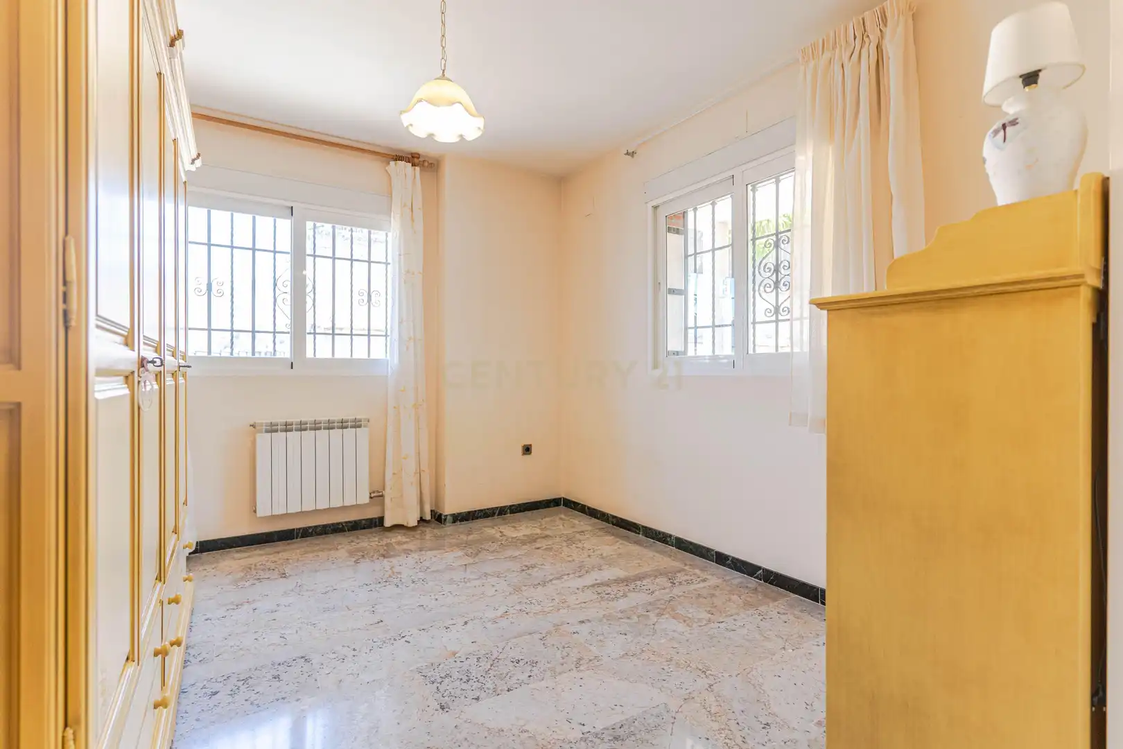 Dormitori de Casa o xalet en venda en Alfacar amb Jardí privat i Piscina