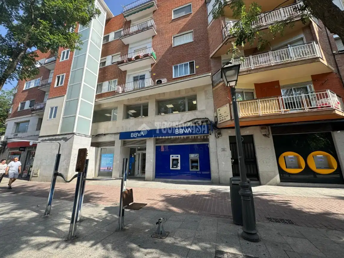 Vista exterior de Piso en venta en Madrid con Parquet