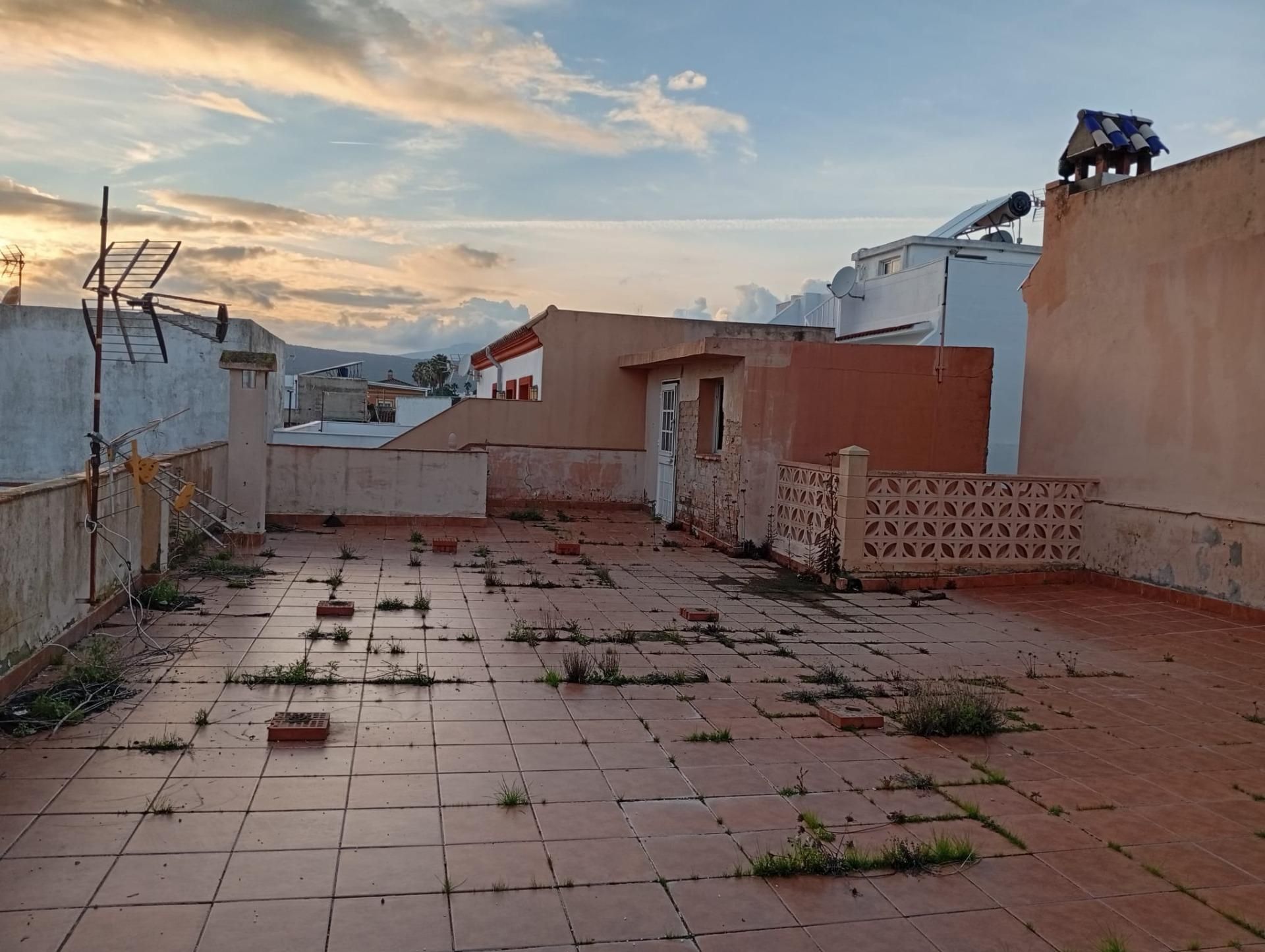 Exterior view of Flat for sale in Los Barrios  with Private garden