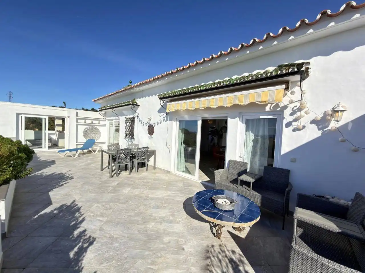 Terrassa de Casa o xalet en venda en Vélez-Málaga amb Aire condicionat, Jardí privat i Terrassa