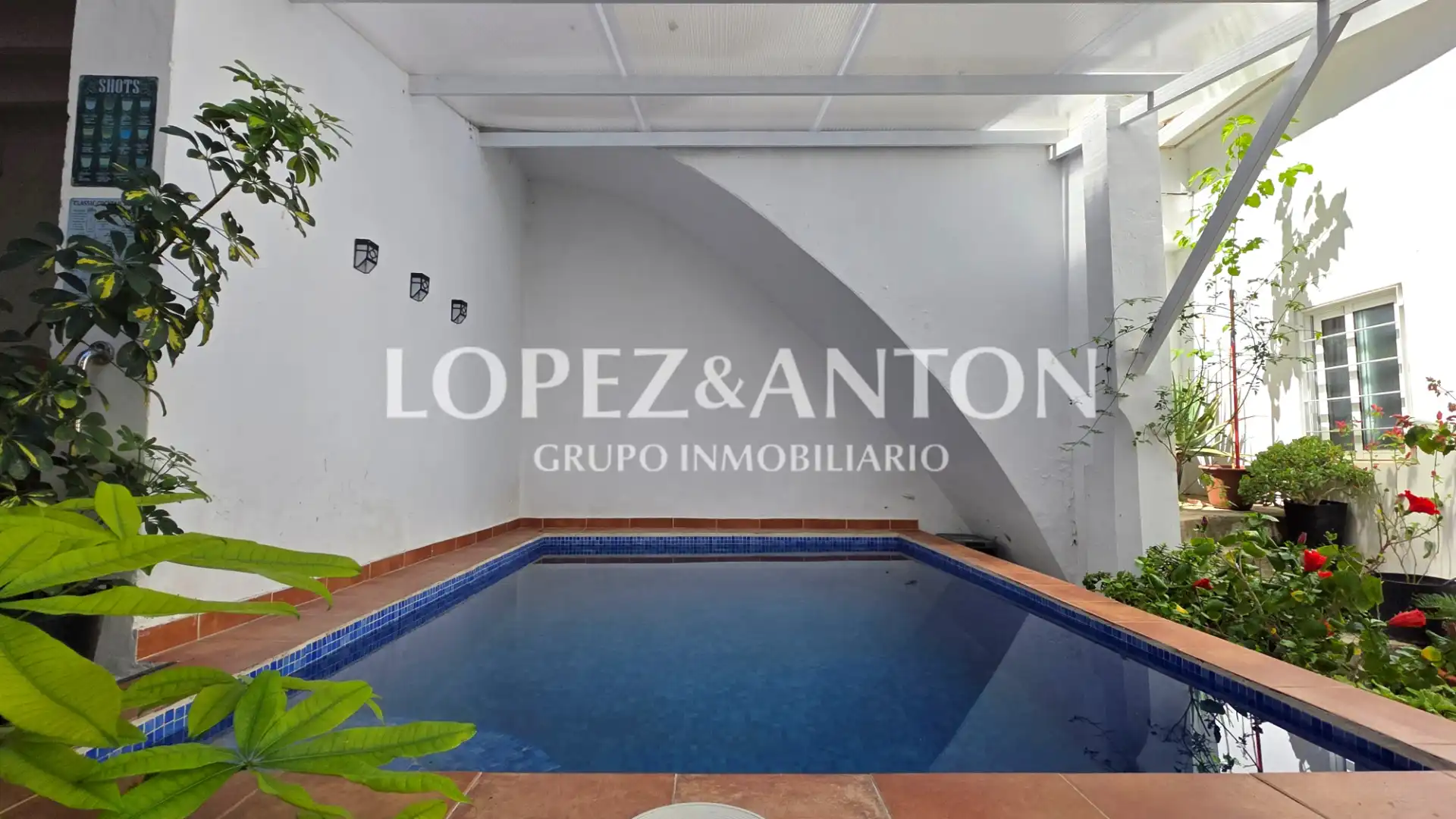 Swimming pool of Detached homes for sale in La Pobla de Vallbona  with Air Conditioner, Terrace and Swimming Pool