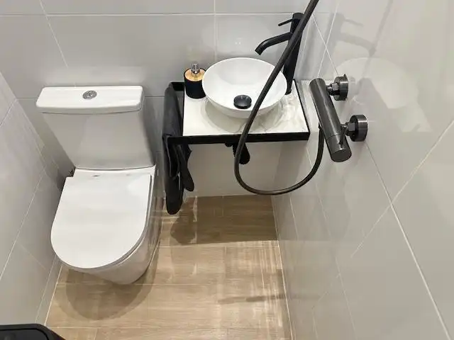 Bathroom of Flat for share in Madrid  with Air Conditioner, Furnished and Balcony