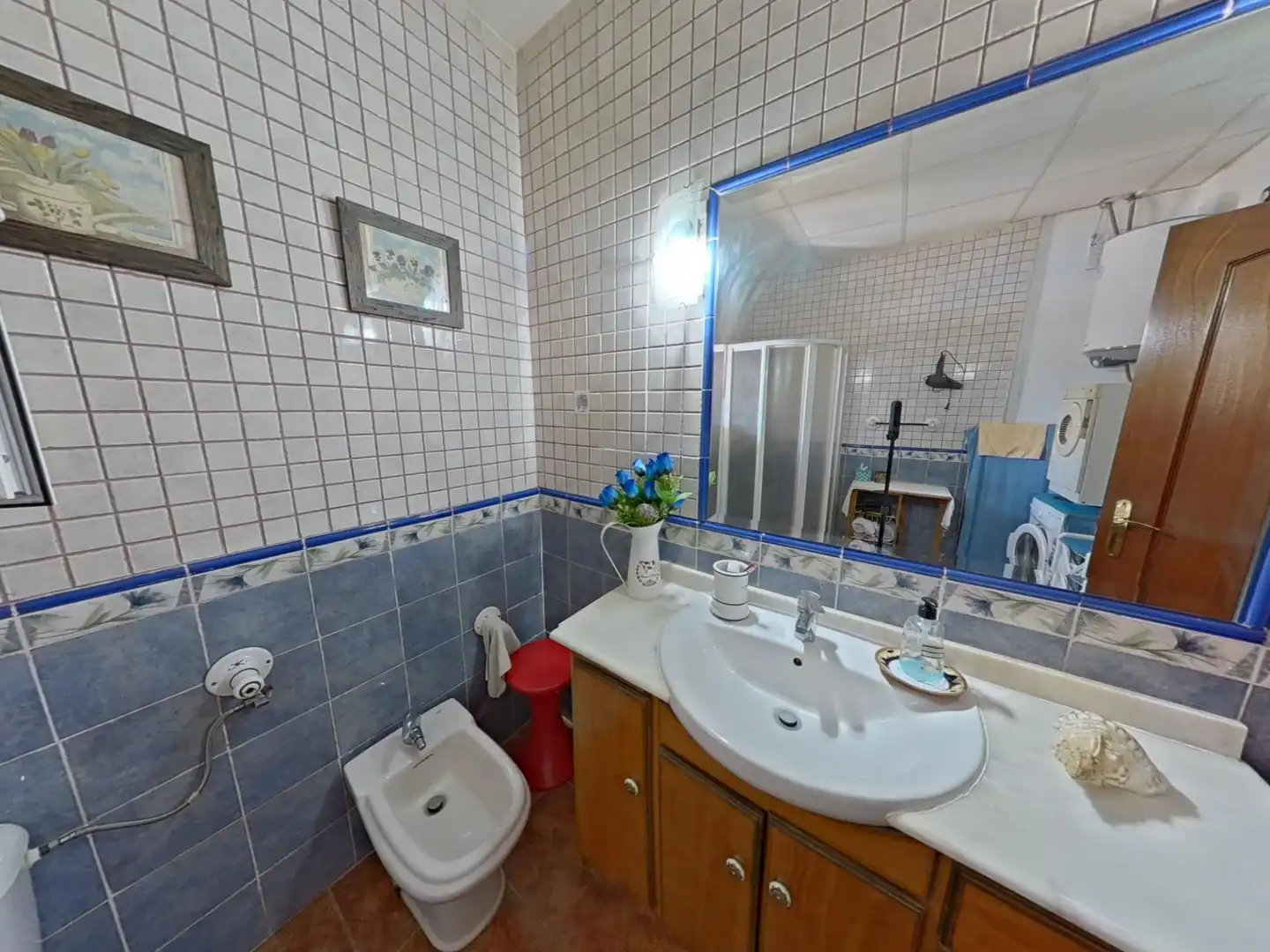 Bathroom of Houses for sale in Almodóvar del Río  with Air Conditioner and Swimming Pool