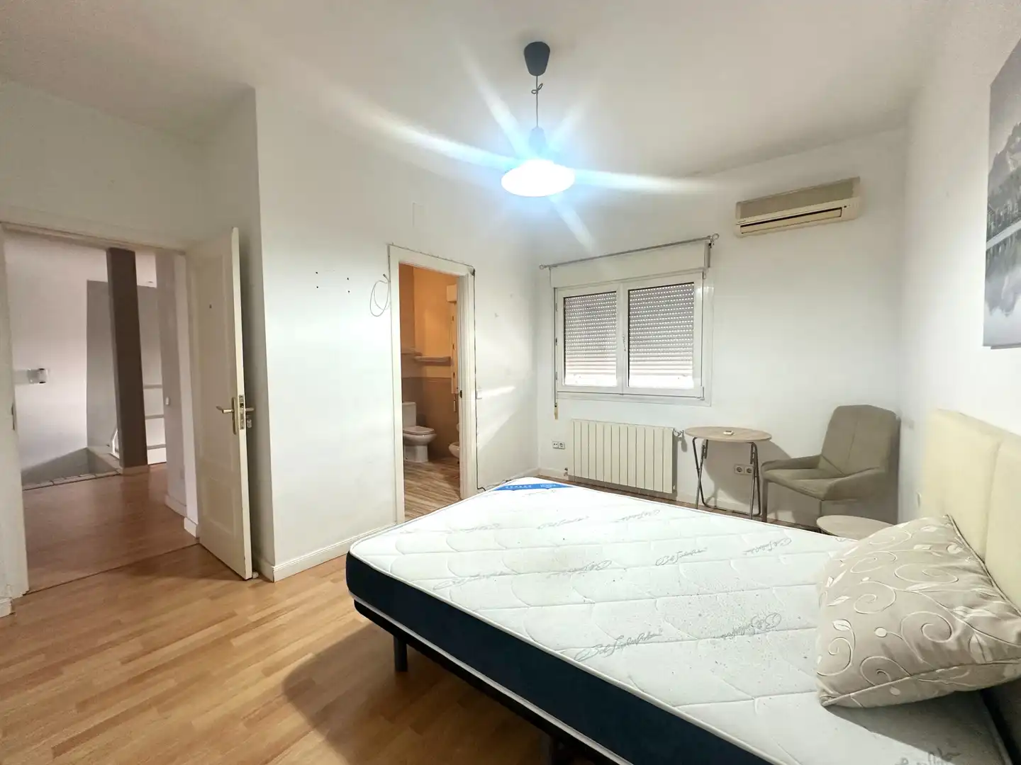 Habitación de Casa adosada en venta en Madrid con Aire acondicionado, Calefacción y Jardín privado