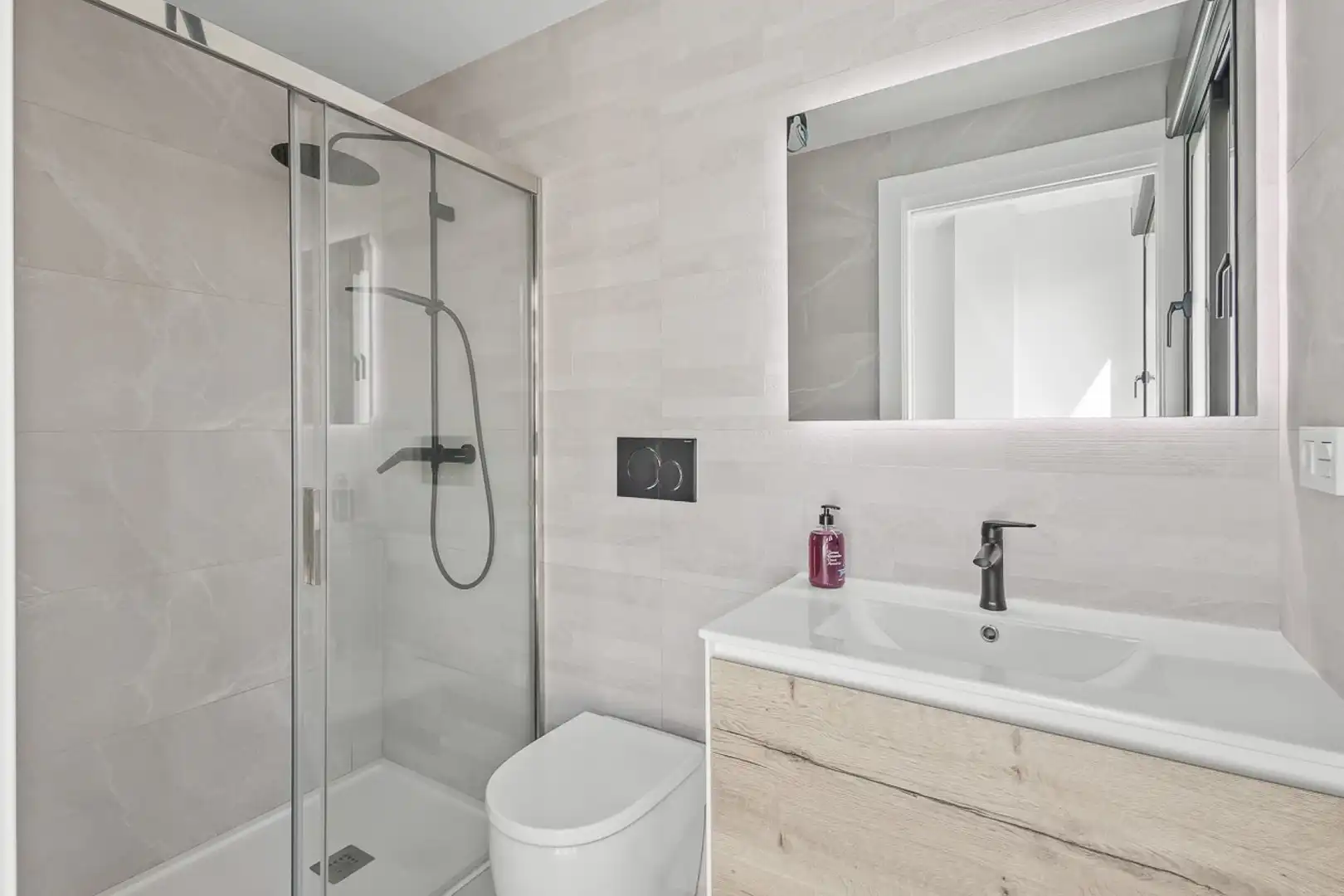 Badezimmer von Wohnung zum Verkauf in Torrevieja mit Klimaanlage, Heizung und Terrasse