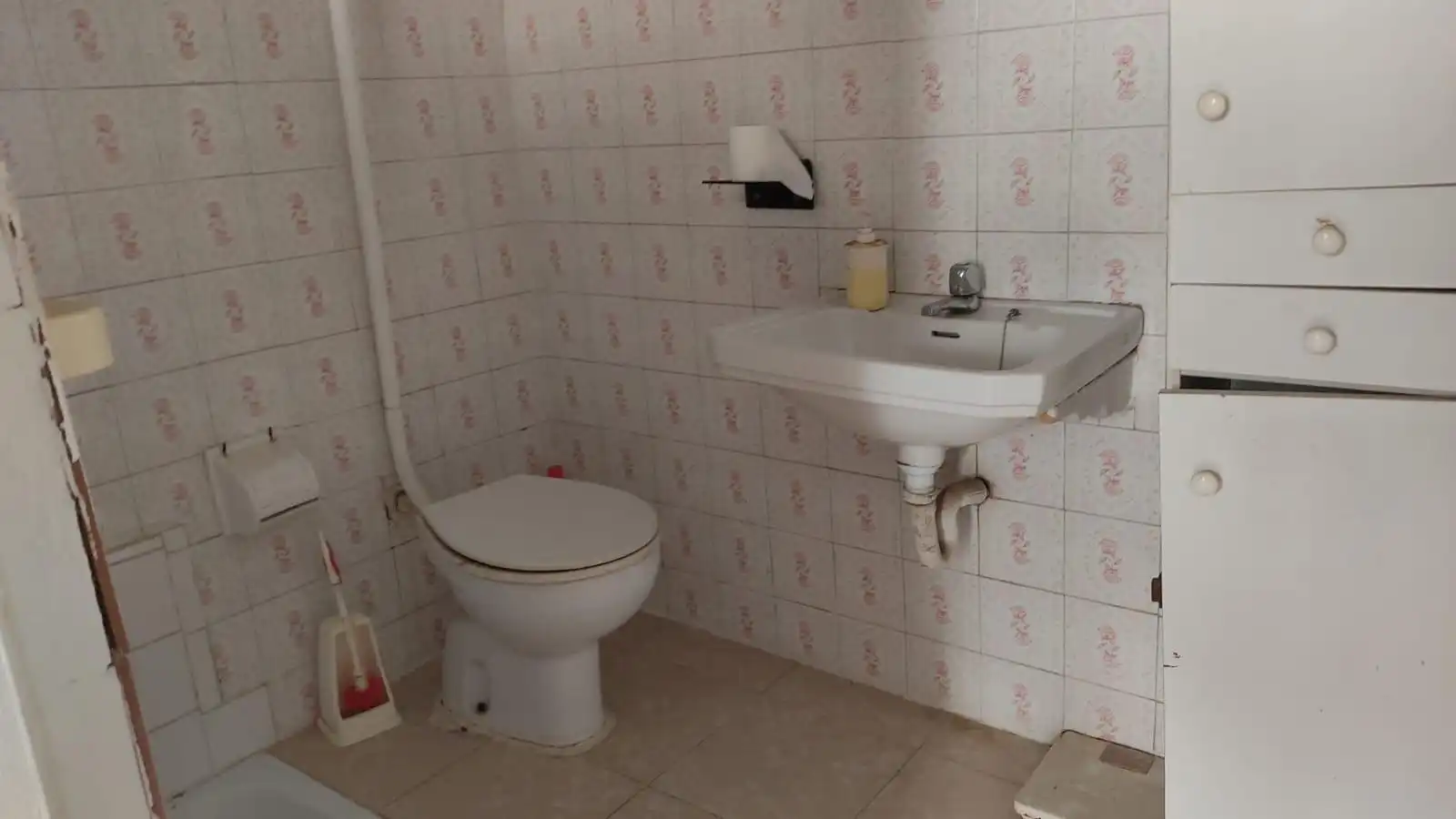 Bathroom of Houses for sale in El Carpio  with Air Conditioner, Private garden and Terrace