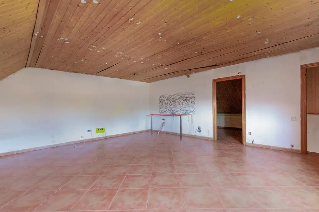 Casa aparellada amb piscina en venda a C/ Veguilla, imagen 21