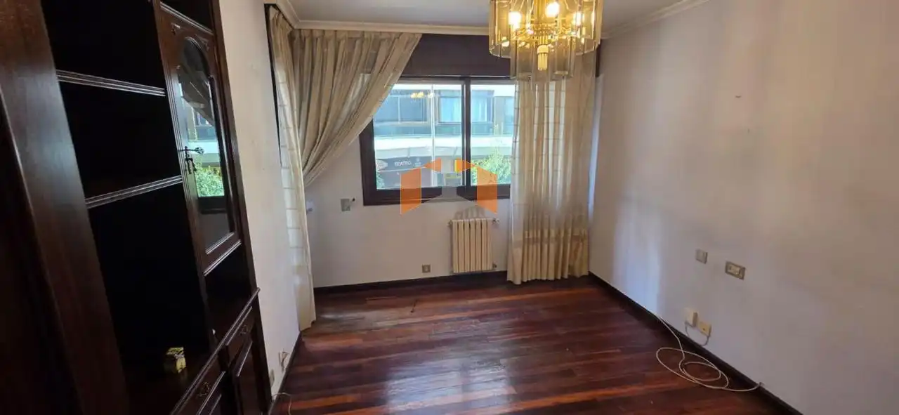 Habitación de Piso en venta en Vigo  con Calefacción, Parquet y Terraza