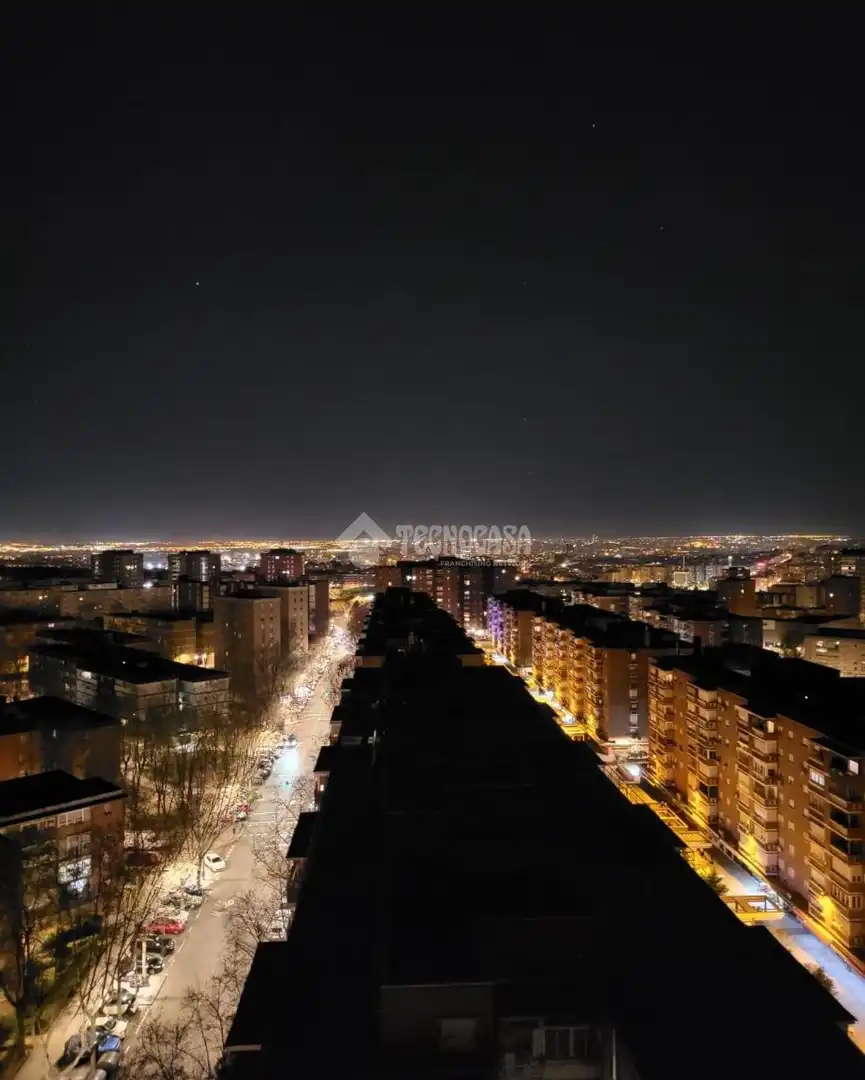 Vista exterior de Pis en venda en Madrid amb Calefacció, Terrassa i Moblat