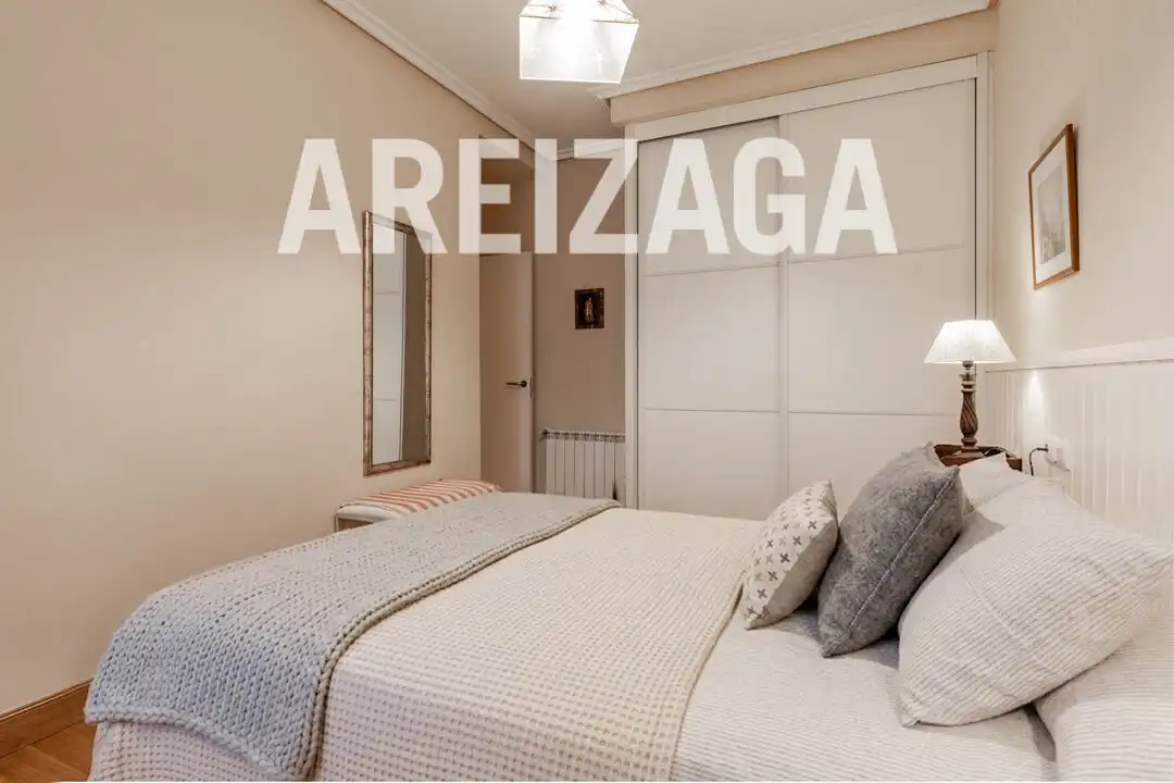 Habitación de Piso en venta en Donostia - San Sebastián  con Calefacción y Balcón