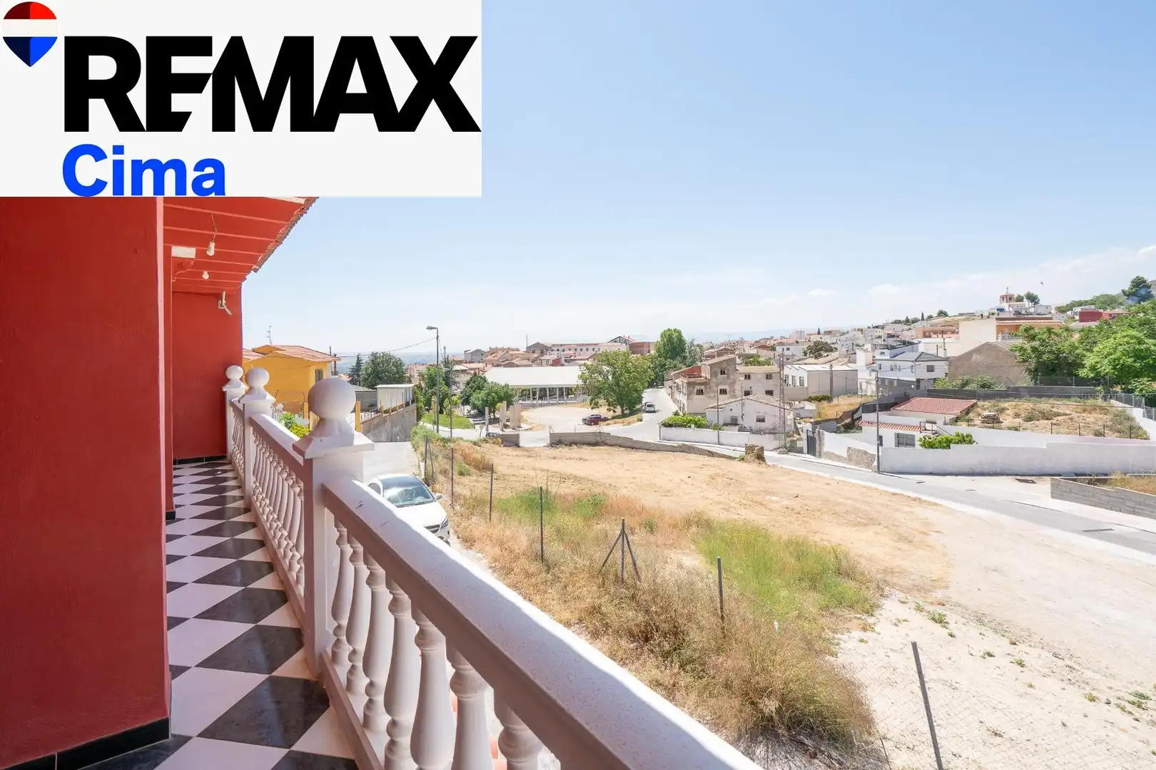 Vista exterior de Casa o chalet en venta en Baza con Terraza y Balcón