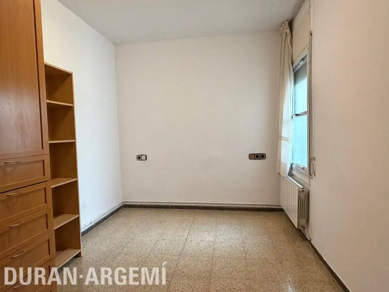 Schlafzimmer von Dachboden zum Verkauf in Terrassa mit Möbliert und Balkon