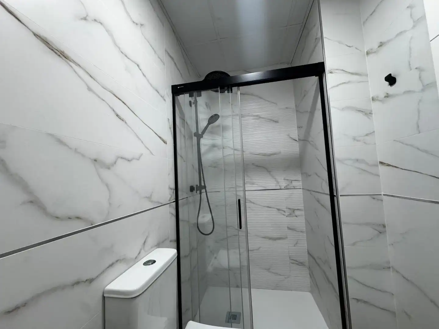 Bathroom of Flat for rent in Córdoba  with Air Conditioner, Heating and Balcony