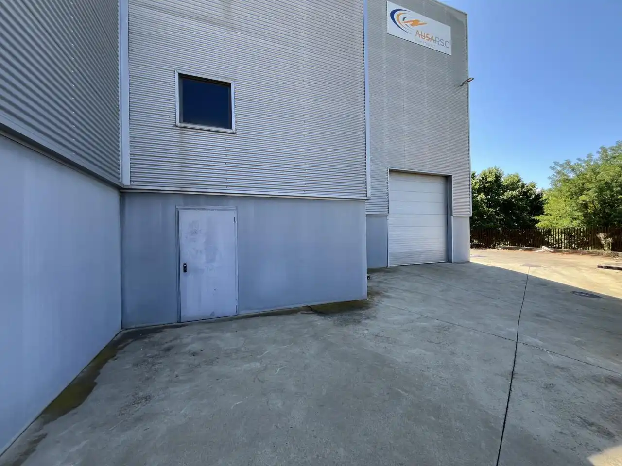 Vista exterior de Nave industrial en venta en Manlleu con Alarma