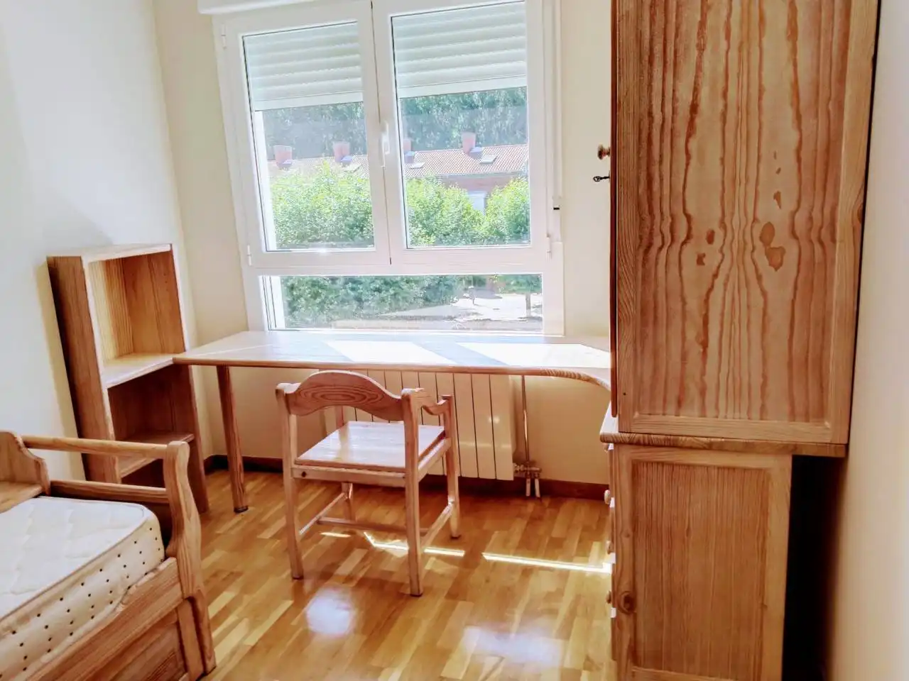 Habitación de Dúplex de alquiler en Burgos con Calefacción, Parquet y Amueblado