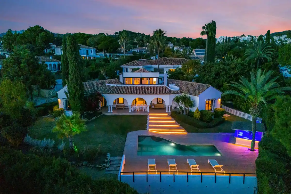 Vista exterior de Casa o chalet en venta en Marbella con Piscina