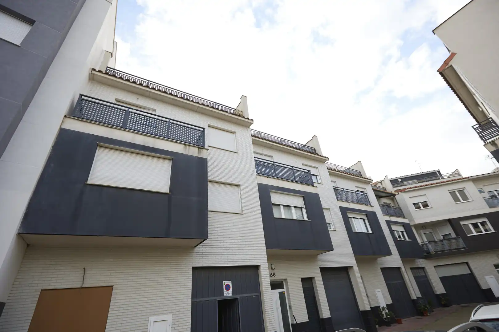 Vista exterior de Casa adosada en venda en Rincón de Soto amb Calefacció, Parquet i Terrassa