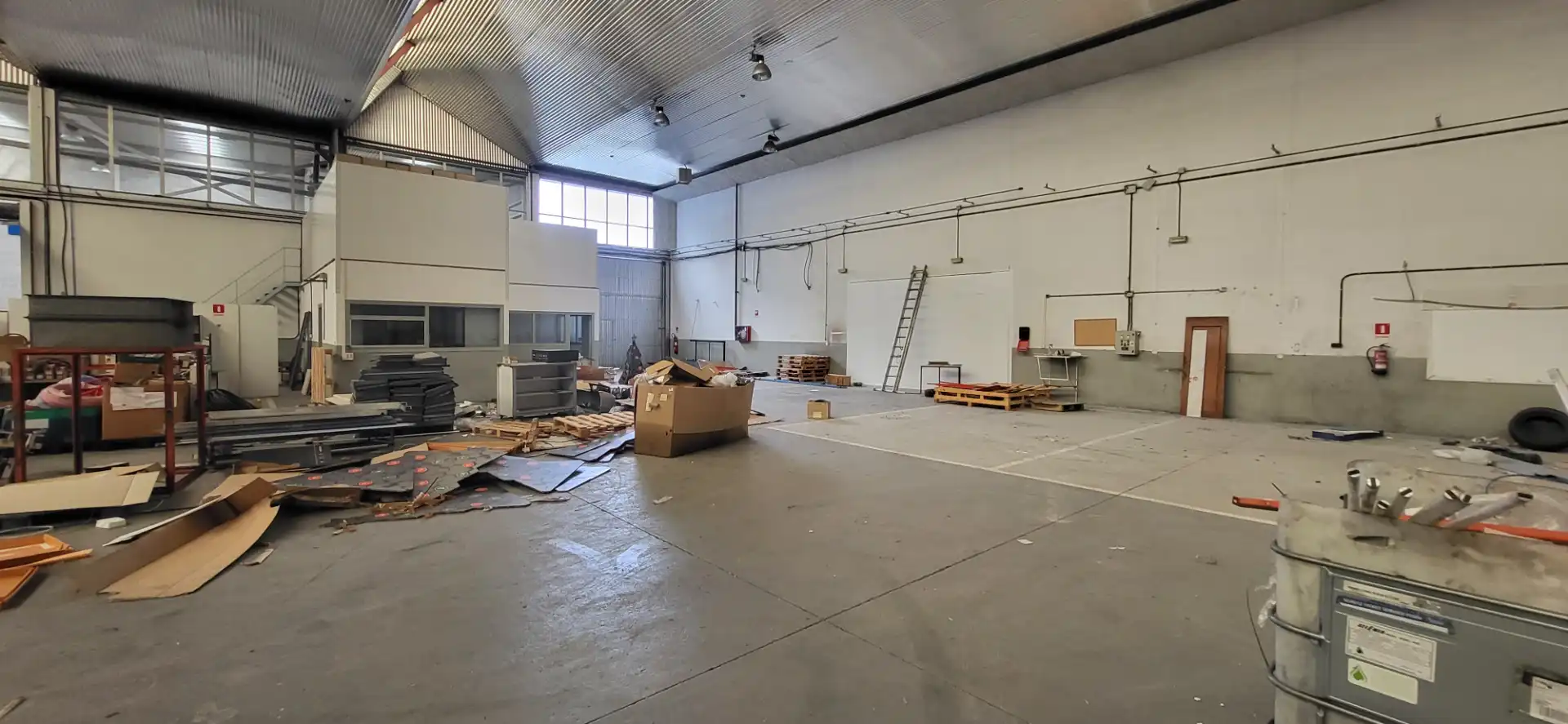Nau industrial en venda en Burlada / Burlata amb Alarma
