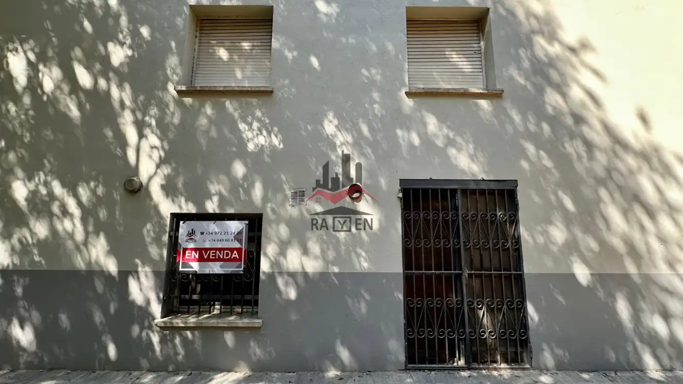 Exterior view of Commercial properties for sale in Figueres