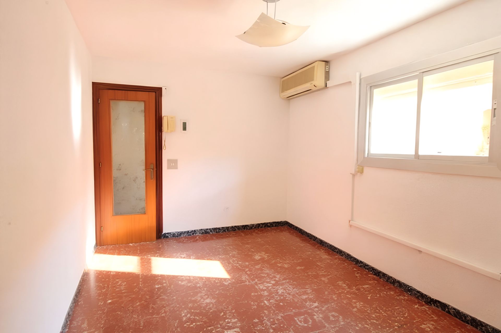 Flat for sale in  Barcelona Capital  with Air Conditioner and Alarm