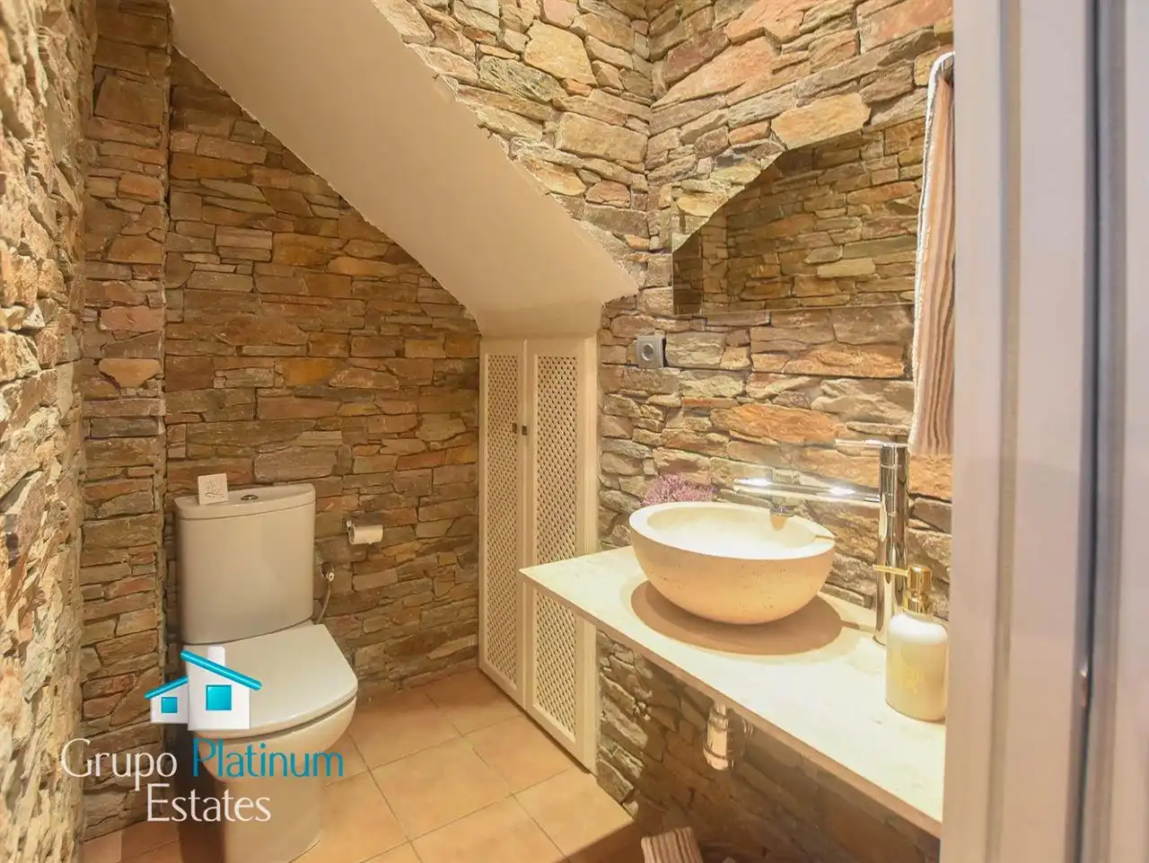 Badezimmer von Einfamilien-Reihenhaus zum Verkauf in Cúllar mit Klimaanlage, Heizung und Abstellraum