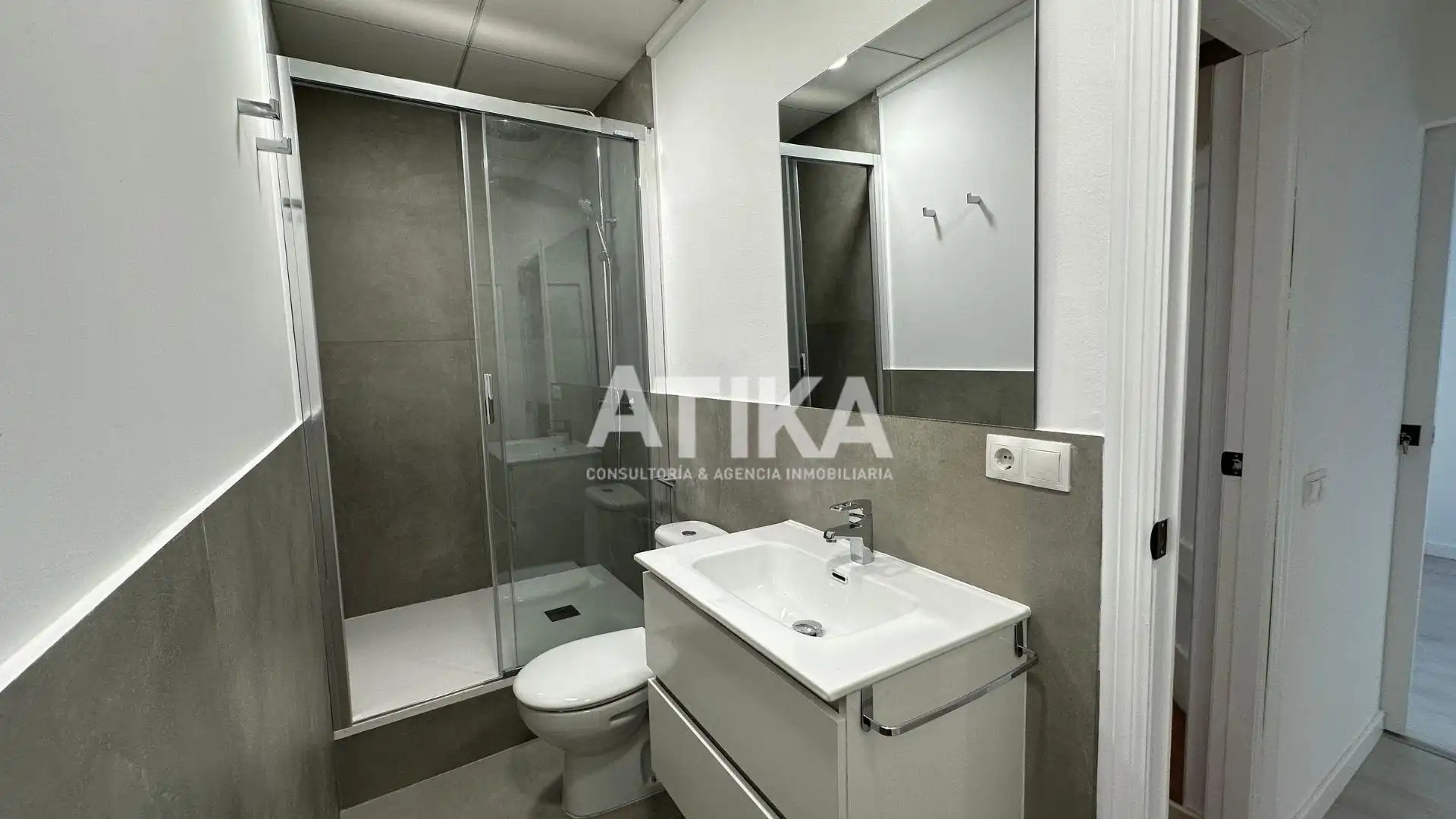 Bathroom of Flat for share in Ontinyent  with Air Conditioner and Balcony