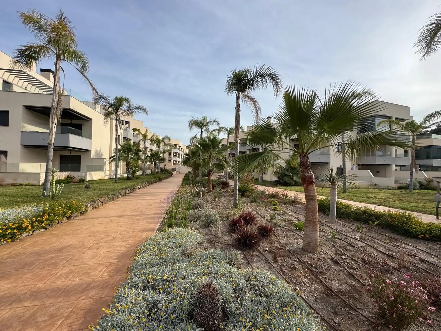 Außenansicht von Erdgeschoss zum Verkauf in Vélez-Málaga mit Klimaanlage, Privatgarten und Terrasse