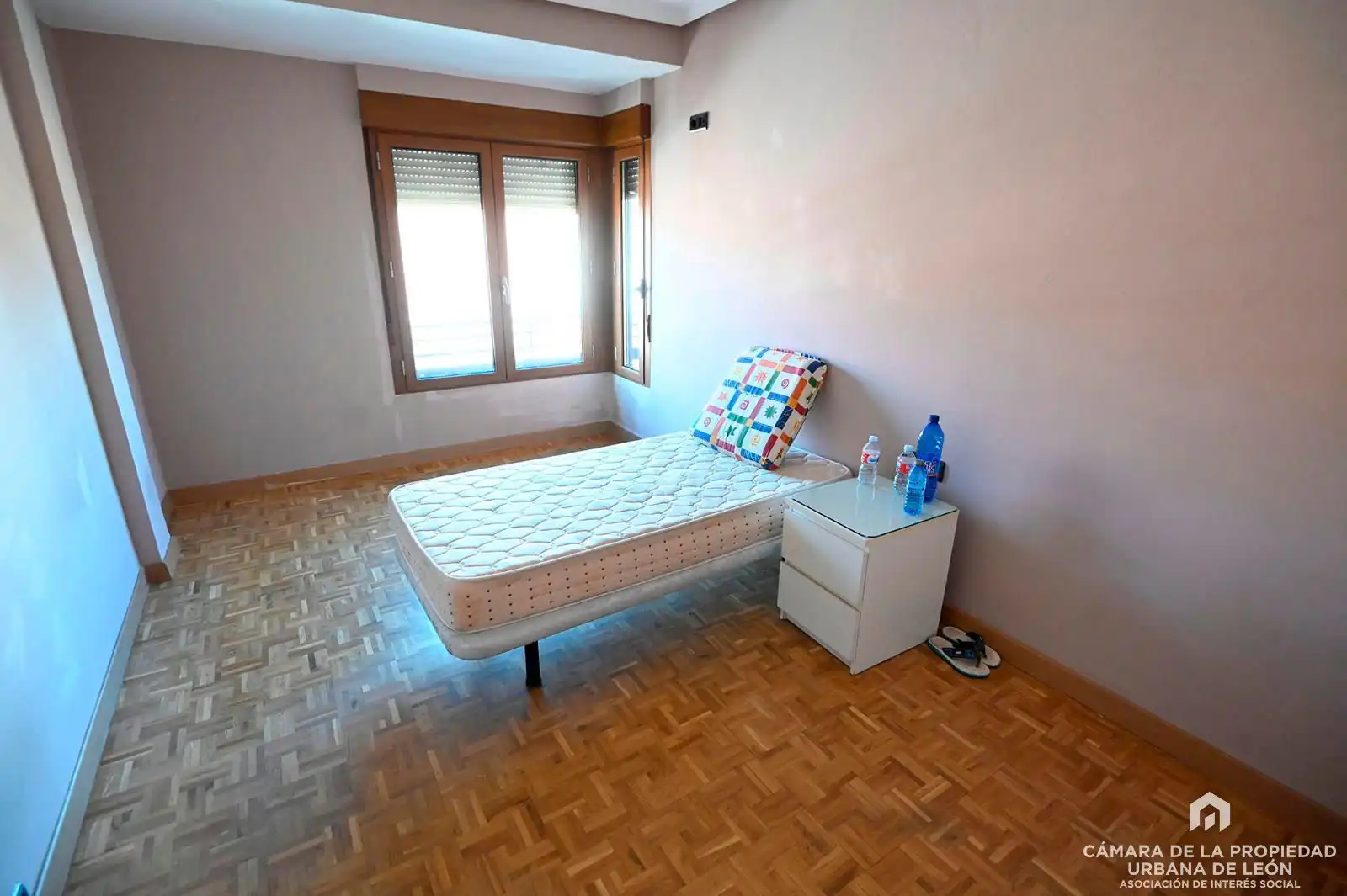 Habitación de Piso en venta en León Capital  con Calefacción y Trastero