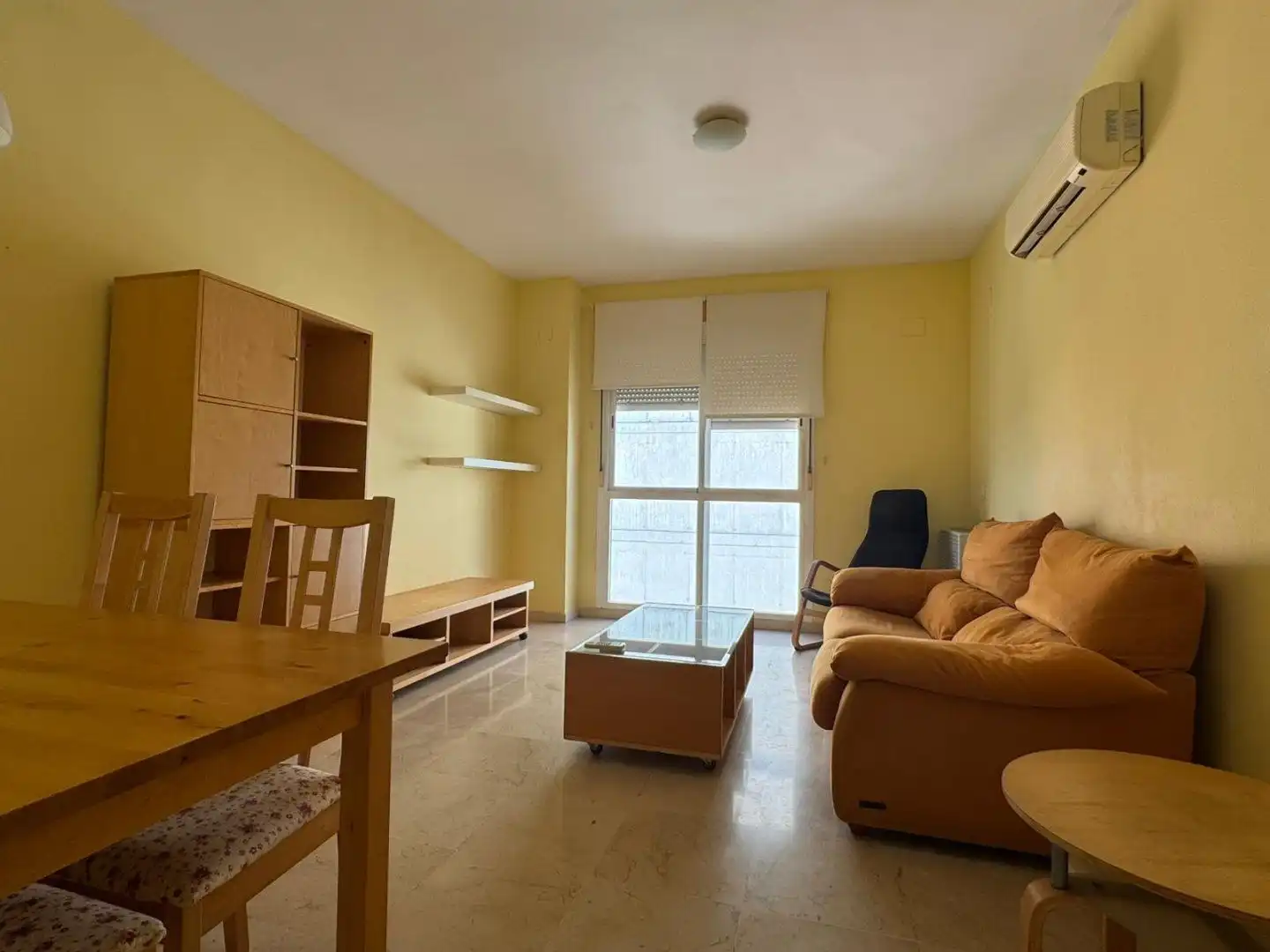 Sala de estar de Piso en venta en Sevilla con Aire acondicionado, Calefacción y Amueblado