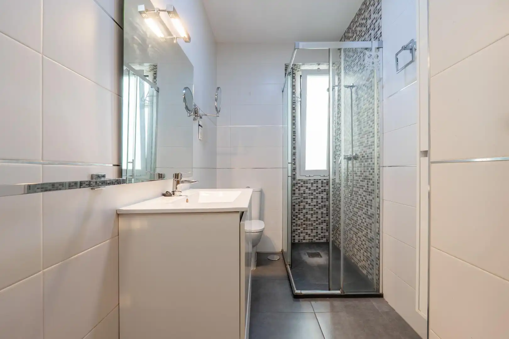 Badezimmer von Wohnung zum Verkauf in Granada mit Klimaanlage