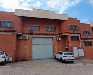 Vista exterior de Nau industrial en venda en Sant Joan Despí