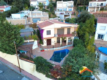 Casa con piscina en venta en Serra Brava