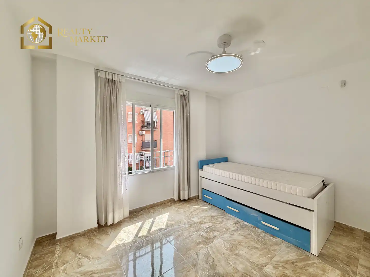 Bedroom of Flat for sale in Valencia  with Private garden, Furnished and Washing machine