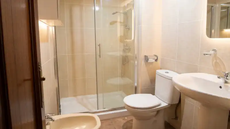 Badezimmer von Wohnung zur Miete in Pravia mit Heizung, Terrasse und Möbliert