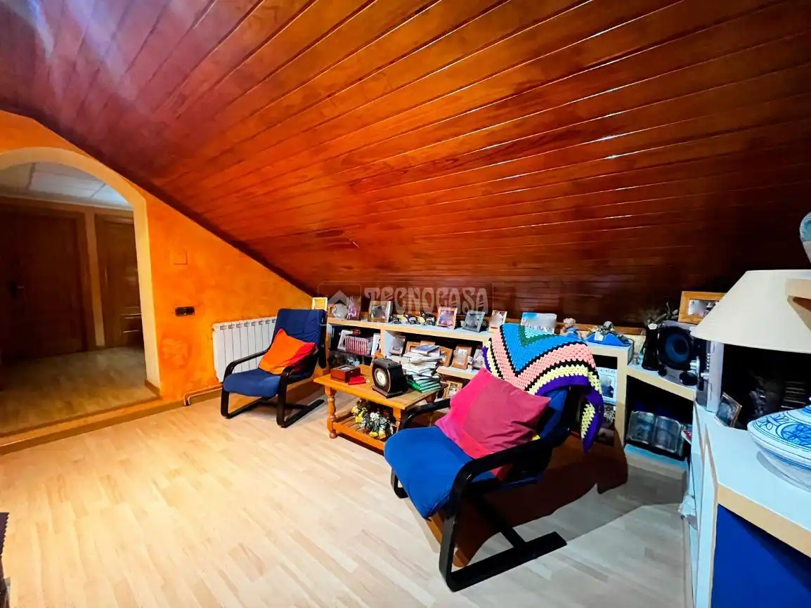 Casa adosada en venta en Sobradiel con Calefacción y Jardín privado