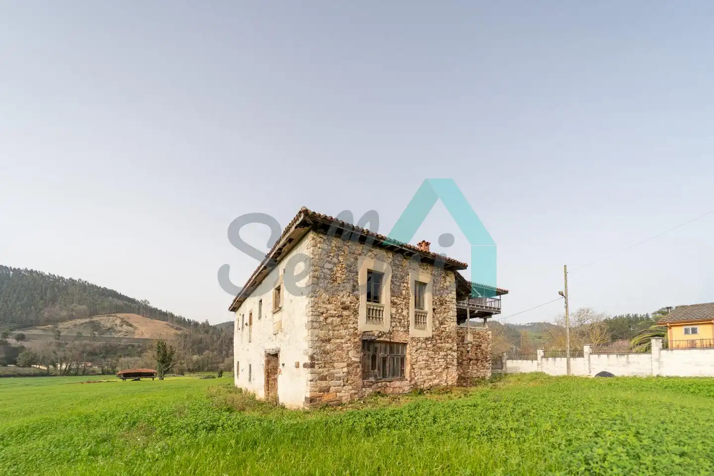 Casa o xalet en venda a Llamas, Salas