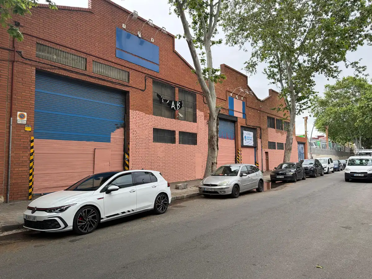 Vista exterior de Nave industrial en venta en Barcelona