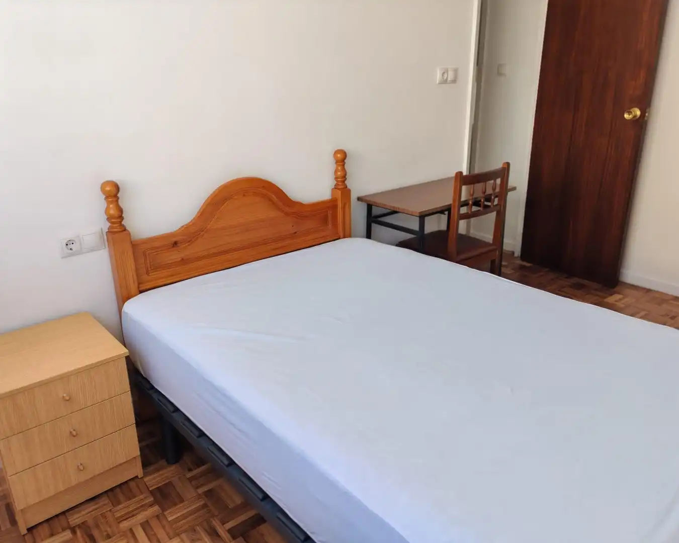 Bedroom of Flat for rent in Vigo   with Terrace, Furnished and Balcony