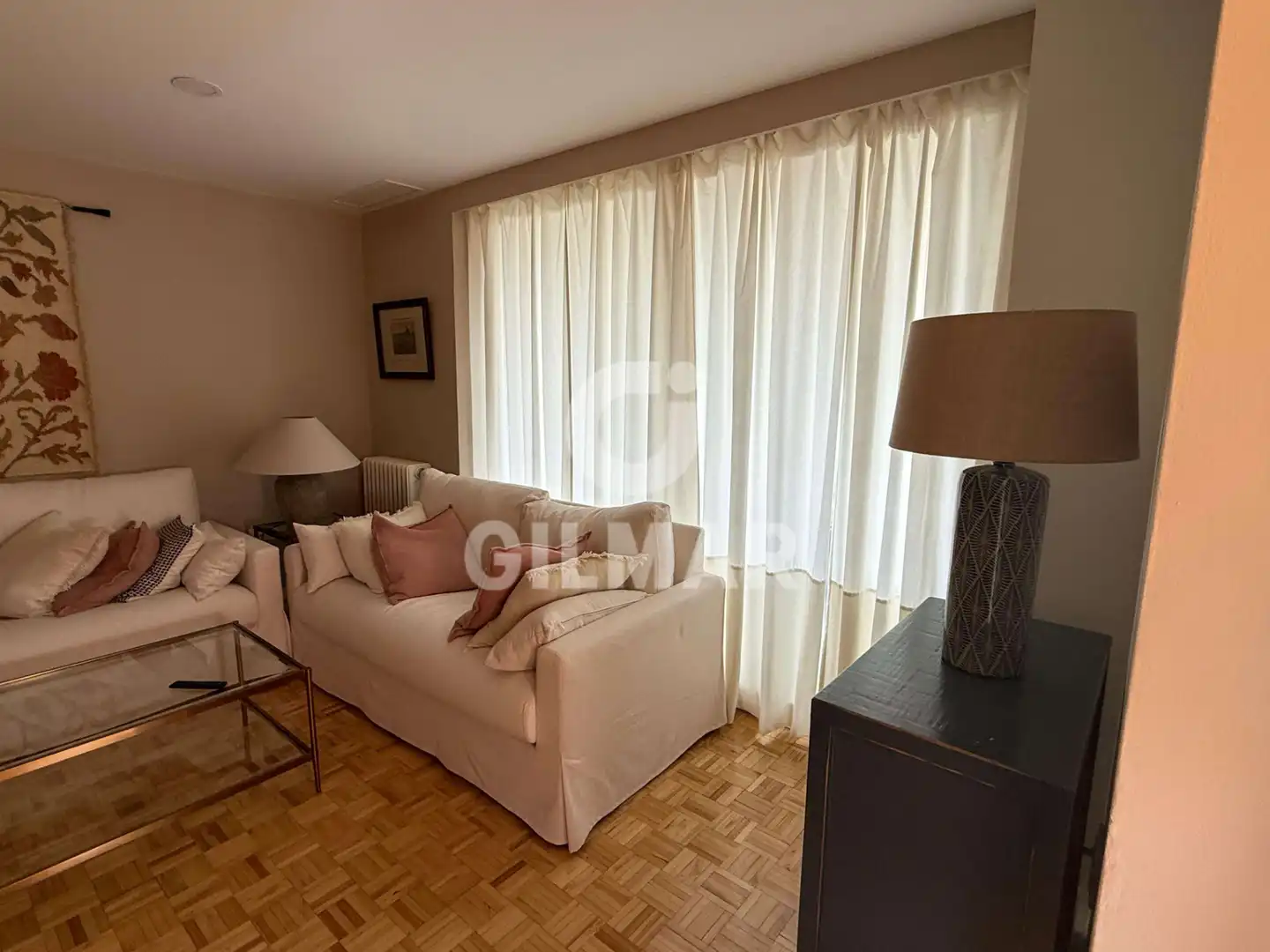 Living room of Flat for rent in Sevilla  with Air Conditioner, Heating and Parquet flooring